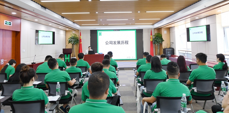 公司黨委委員、紀委書記、工會主席章慶講述公司的發(fā)展歷程